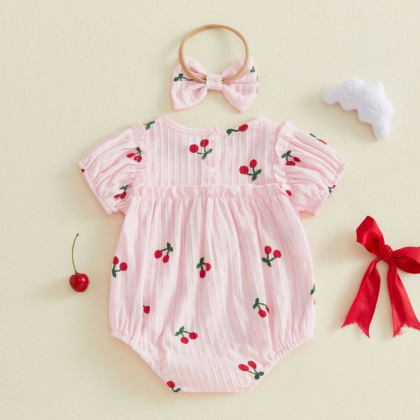 Neugeborene Baby Mädchen Sommer Bodysuit 2-teiliges Outfit Süßer Kirschdruck Rundhals Rüschen Kurzarm Strampler und Schleifen Haarband Set