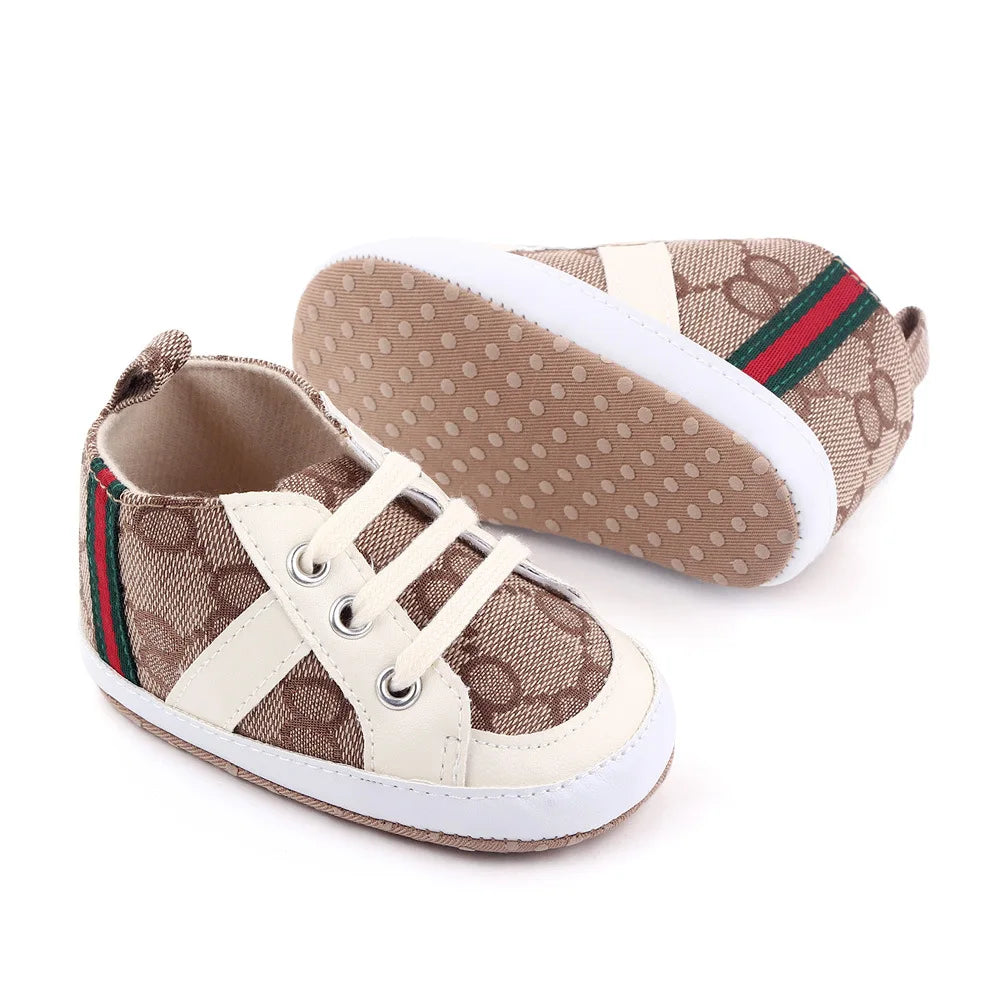Neugeborenen-Babyschuhe Lässige High-Top-Modell Non-Slip Sneakers Jungen Weiche Sohle Rutschfeste Kleinkind-Outdoor-Schuhe Lauflernschuhe