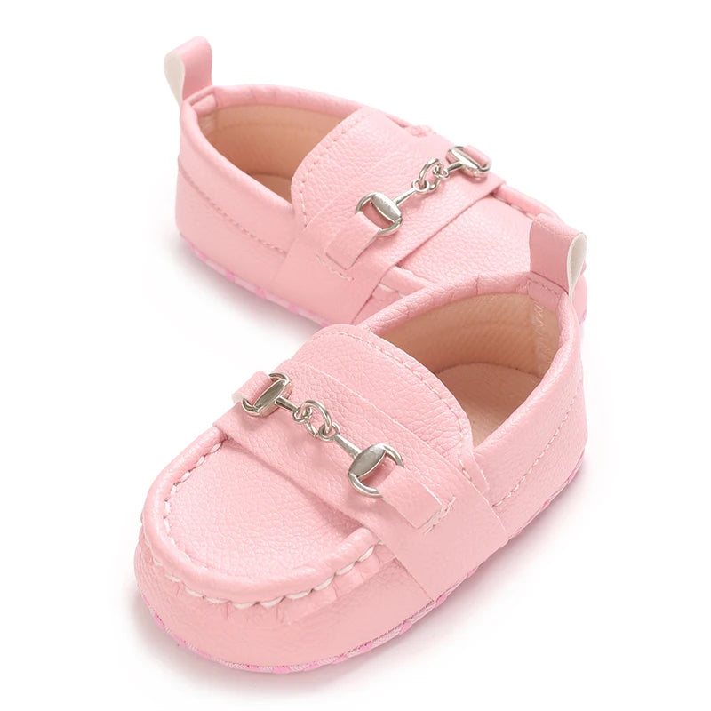 Zapatos de bebé primavera y otoño, suela blanda antideslizante, resistente al desgaste, a la moda, versátiles, para interior y exterior, tipo mocasín, parte superior de PU