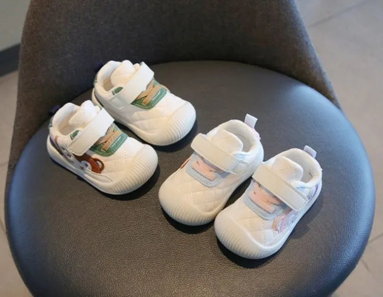 Soft Sole Toddler Shoes for Babies Anti Slip First Walkers with Secure Fit Cute Cartoon Design Sneakers for Spring Autumn