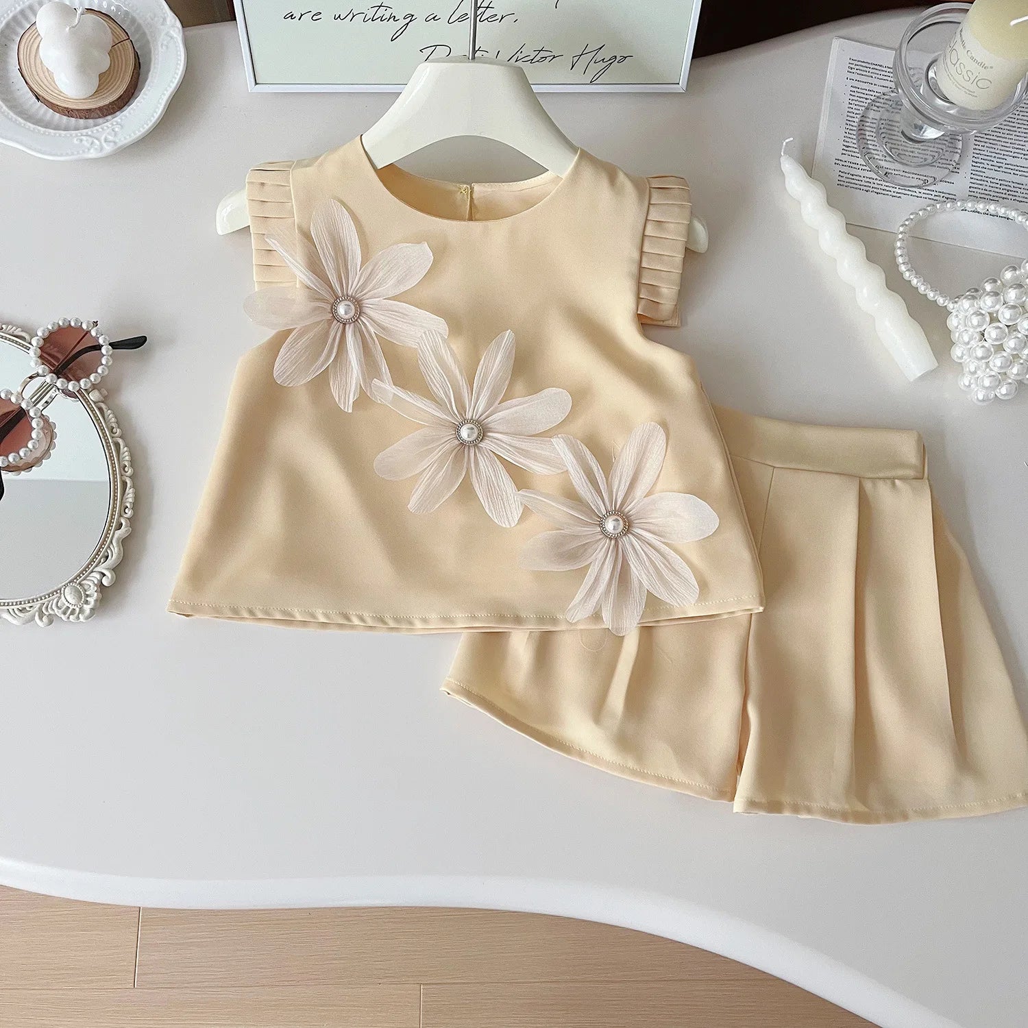 Kinderanzug für Mädchen Sommer Niedlich Drei Blumen Kurzarm-T-Shirt + Shorts 2-teilige Sets Freizeit-Outfit Baby Kinder Kleidung
