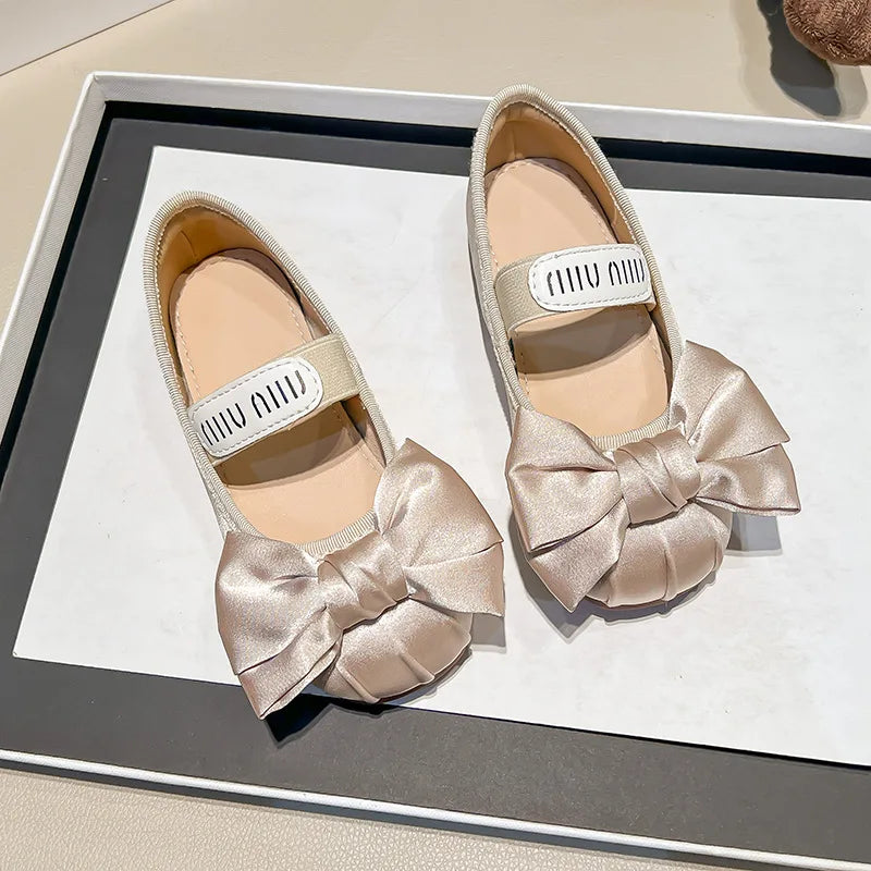 Baby Girls Beautiful Hollow Flat Sandals 2026 Casual Soft Cartoon Bow Students Cute Comfortable Elegant Kids Daily Summer