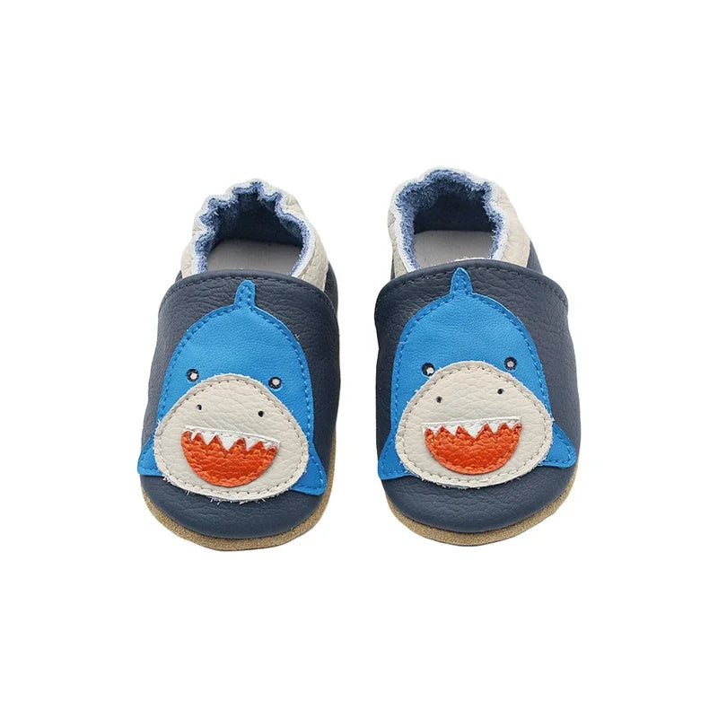 Zapatos de bebé de otoño para niños y niñas, antideslizantes, de piel de oveja suave, zapatillas de deporte con diseño de animales, mocasines para primeros pasos 0-24M