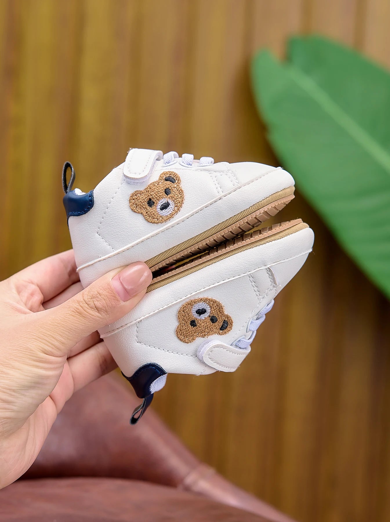 Spring and Autumn Baby Sneakers, Cartoon Bear Embroidery Baby Shoes, Soft-Soled Non-Slip Newborn Walking Shoes, 0-12 Months Unisex Toddler Shoes