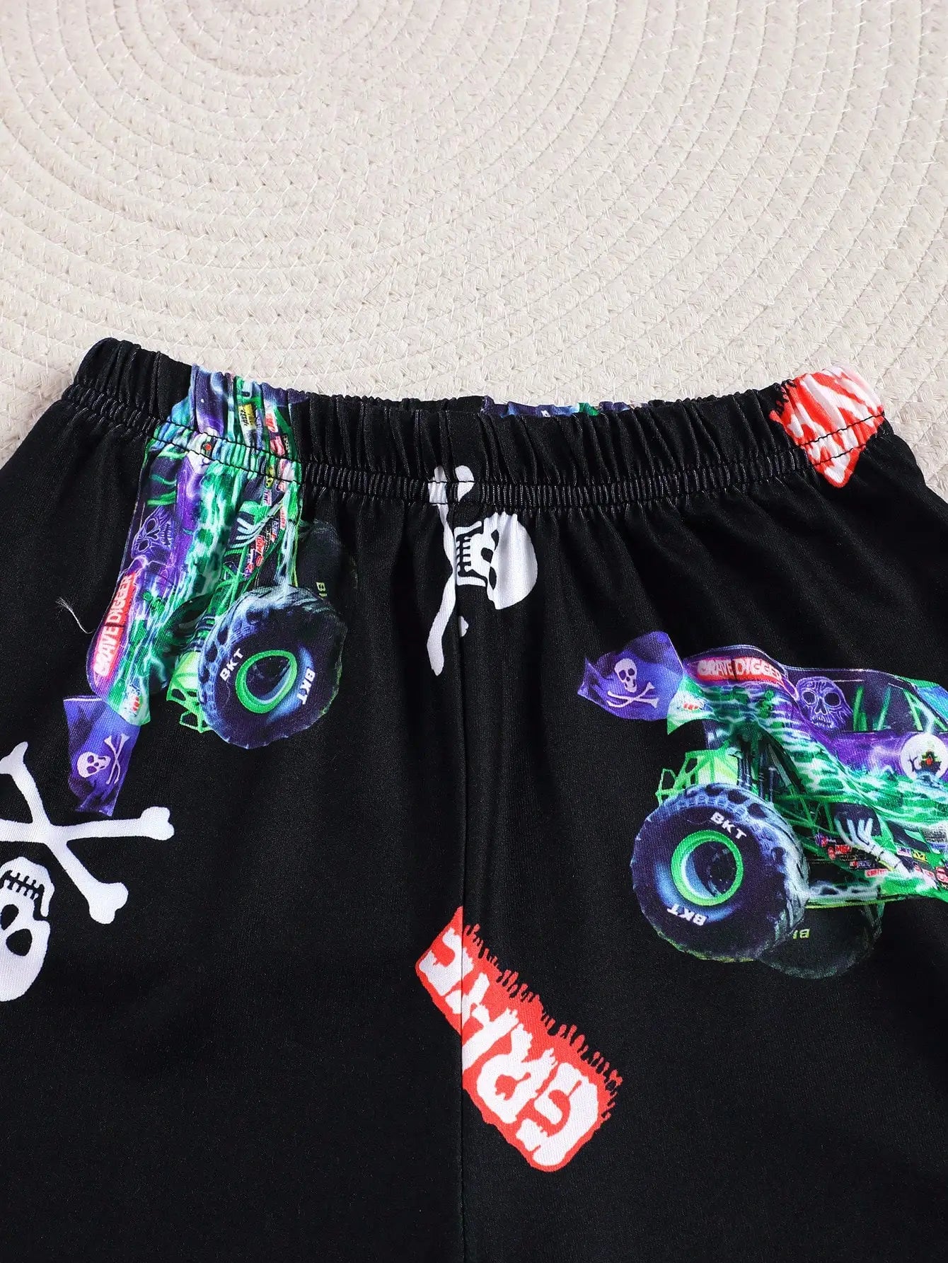 Jungen Sommerkleidung - kurzärmliges Oberteil und Shorts mit Cartoon-Autodruck, stylisch, lässig, bequem