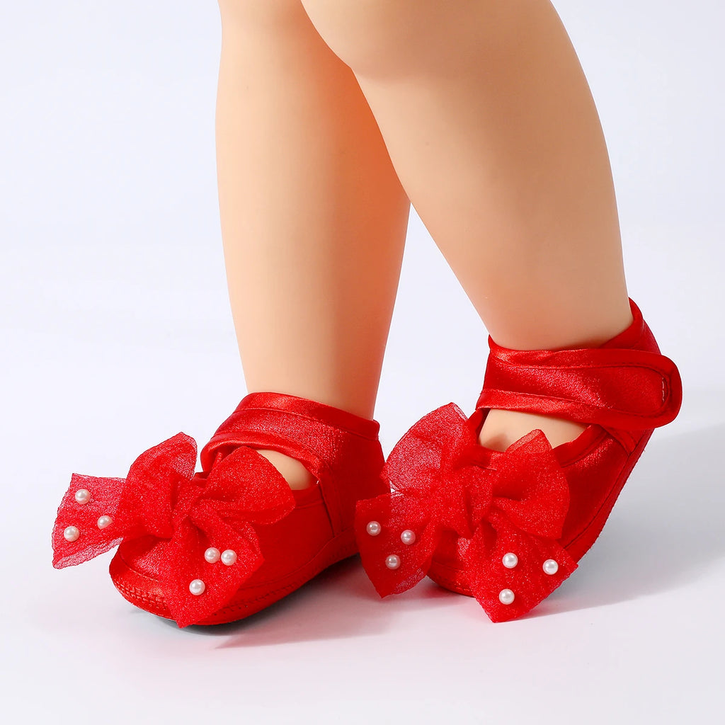 Baby non-slip learning walking shoes, cute bow design, soft flat shoes for infants, suitable for indoor parties and gatherings.