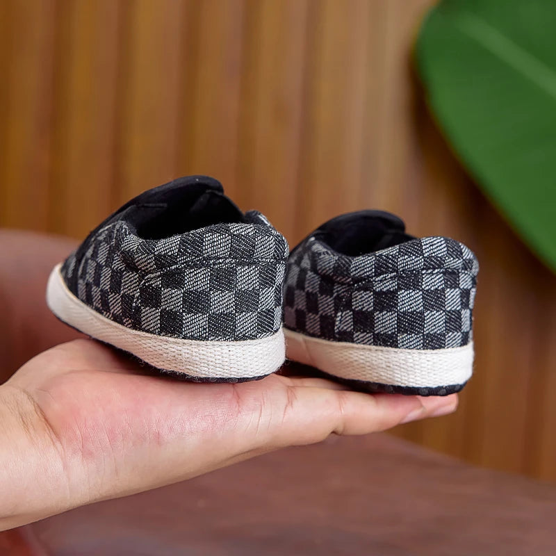 Spring, Autumn, and Summer Cloth Shoes for Babies Aged 0-1, Casual and Fashionable Slip-On Soft-Soled Shoes for Boys and Girls, Suitable for Both Indoor and Outdoor Use