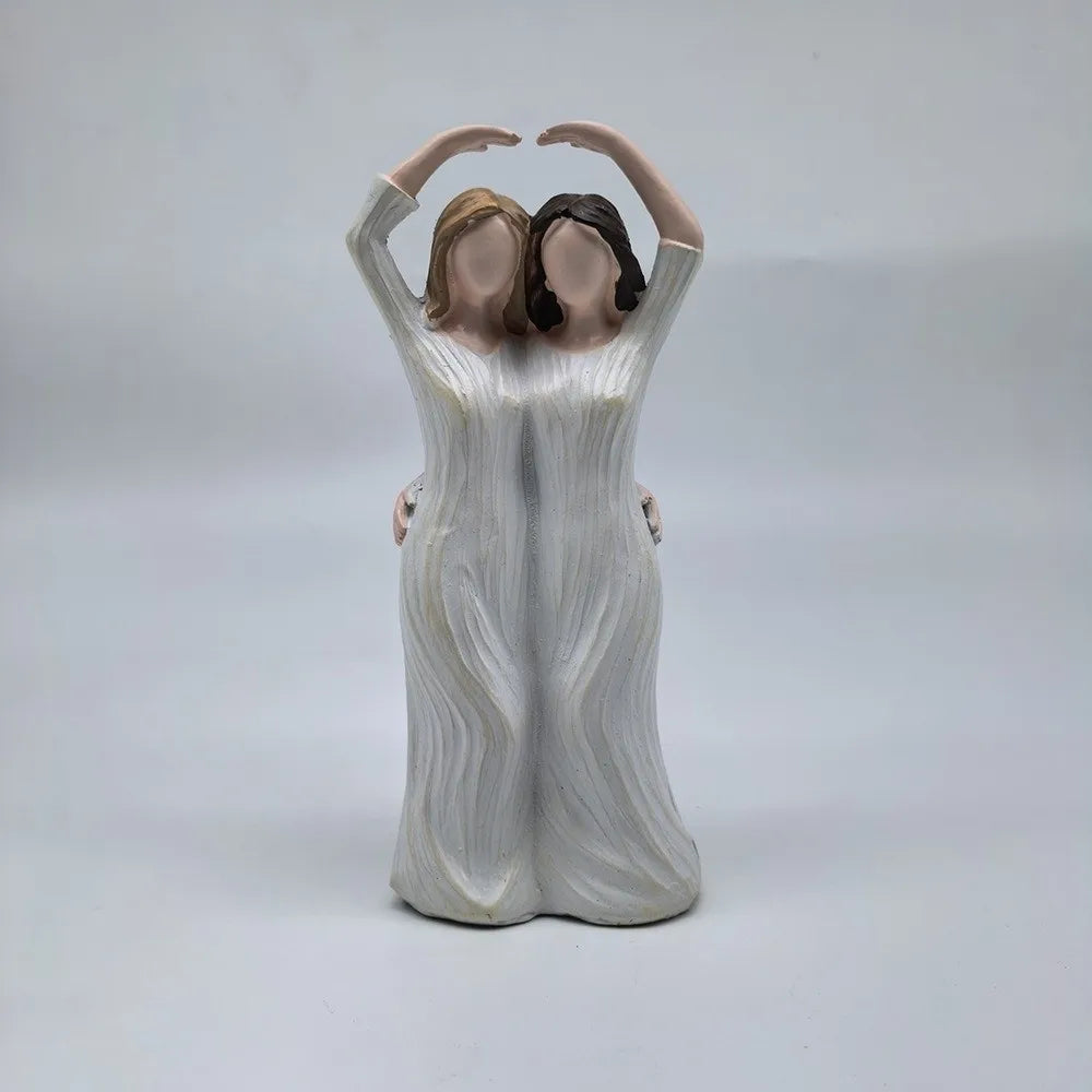 Sister Mother and Daughter Statue Resin Craft Hand-Painte Mom Daughter Finger Heart Sculptures Modern Elegant Family Sculpture