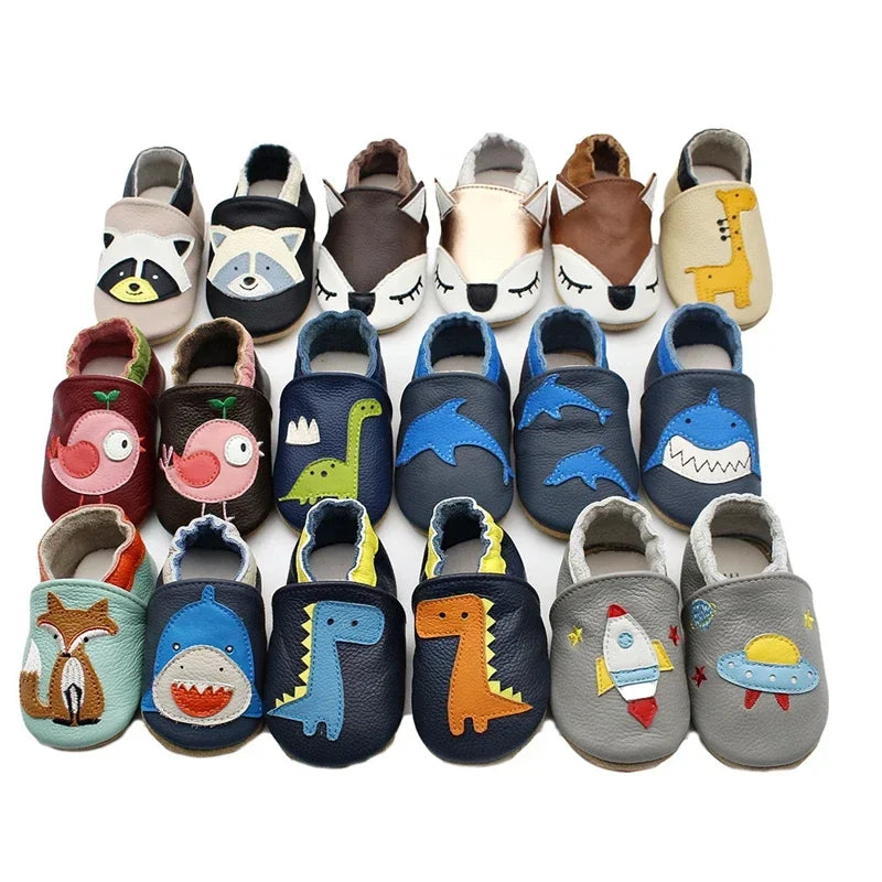 Zapatitos de bebé de piel de vaca suave, patucos para recién nacidos, para bebés, niños y niñas, mocasines pantuflas para primeros pasos.