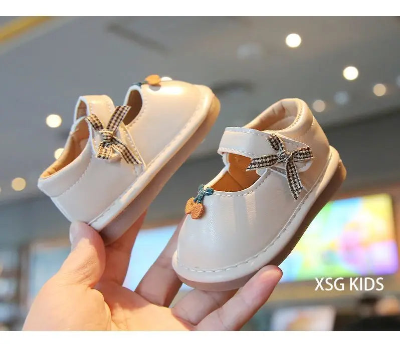Baby Walking Shoes Round Toes Sweet Bows Girls Casual Shoes Versatile Cute 2025 New Fashion Kids Flat Shoes Soft Bottom Trendy