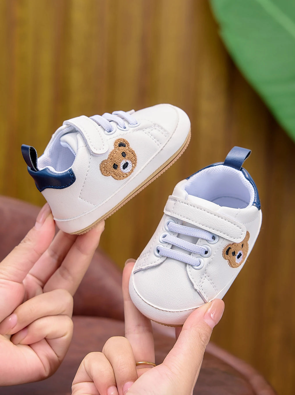 Spring and Autumn Baby Sneakers, Cartoon Bear Embroidery Baby Shoes, Soft-Soled Non-Slip Newborn Walking Shoes, 0-12 Months Unisex Toddler Shoes