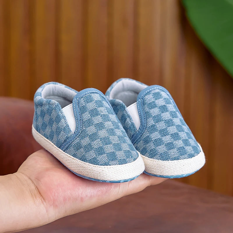 Spring, Autumn, and Summer Cloth Shoes for Babies Aged 0-1, Casual and Fashionable Slip-On Soft-Soled Shoes for Boys and Girls, Suitable for Both Indoor and Outdoor Use