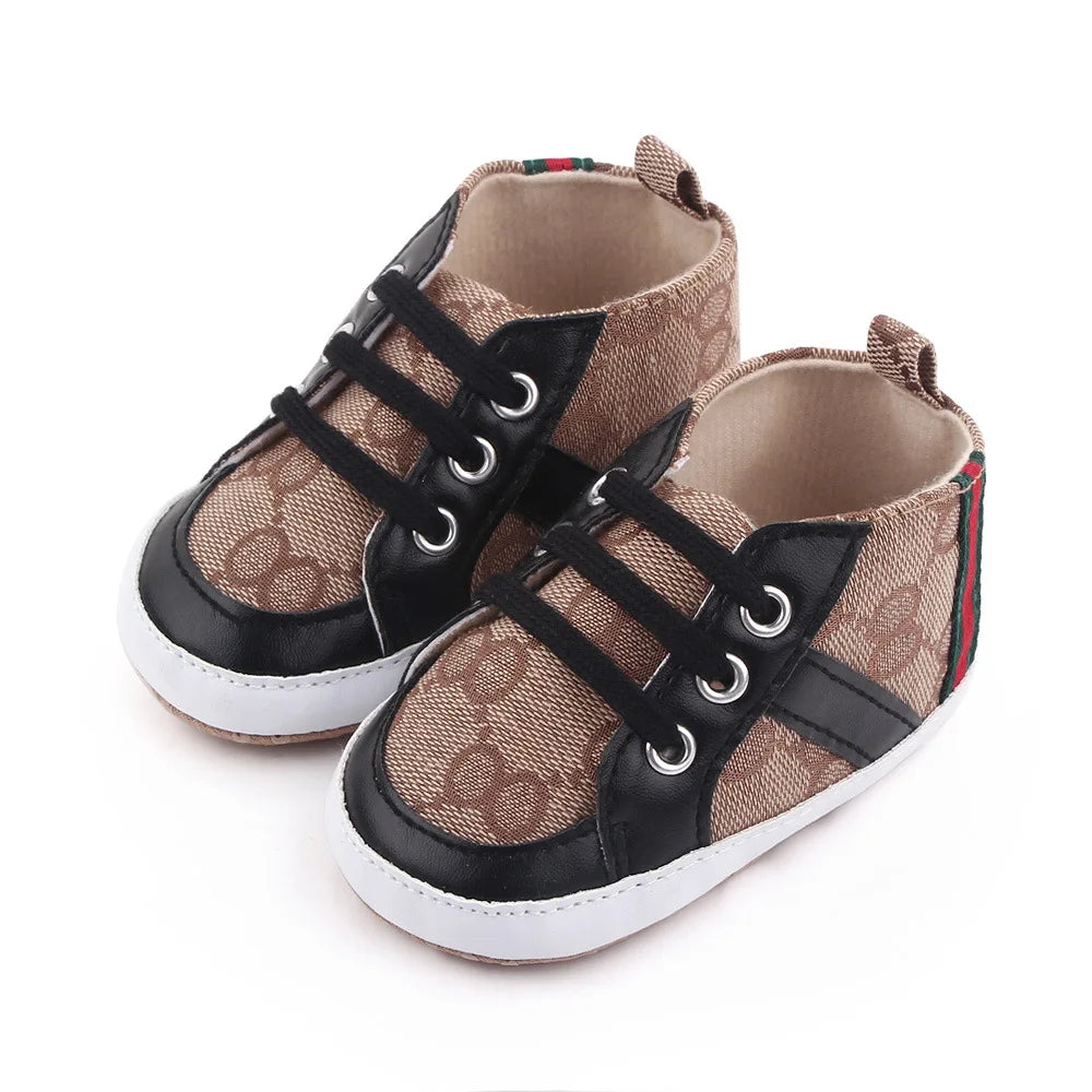 Neugeborenen-Babyschuhe Lässige High-Top-Modell Non-Slip Sneakers Jungen Weiche Sohle Rutschfeste Kleinkind-Outdoor-Schuhe Lauflernschuhe
