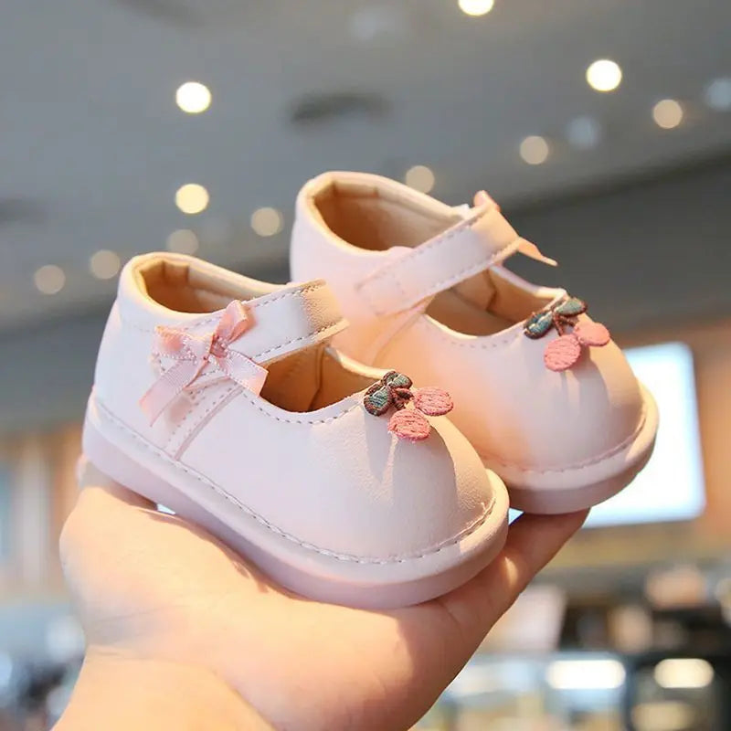 Baby Walking Shoes Round Toes Sweet Bows Girls Casual Shoes Versatile Cute 2025 New Fashion Kids Flat Shoes Soft Bottom Trendy