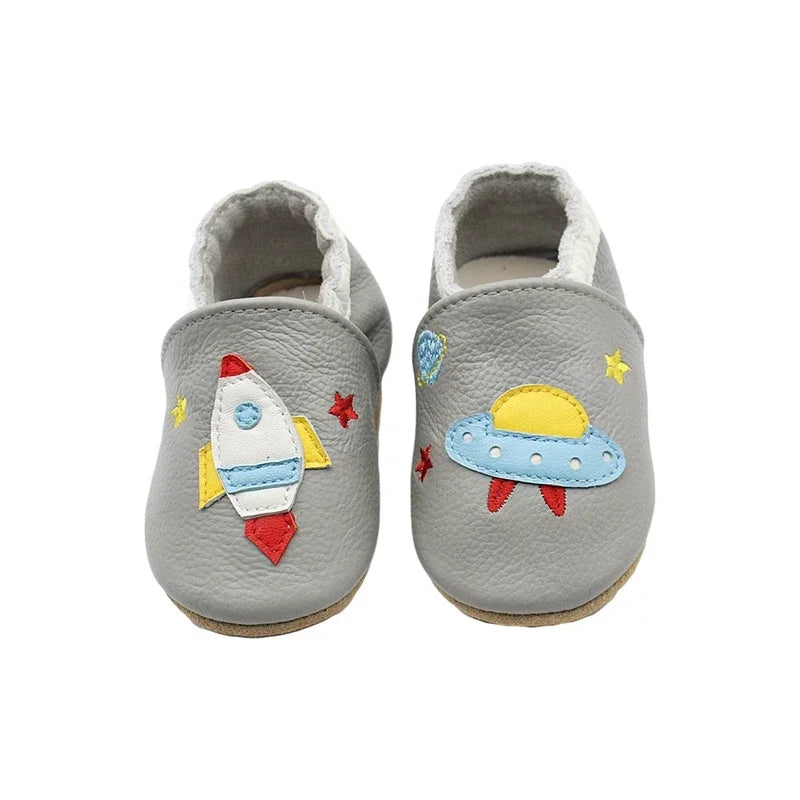 Zapatos de bebé de piel de vaca suave, botines para recién nacidos, niños y niñas, mocasines para bebés, pantuflas, primeros pasos, zapatillas deportivas