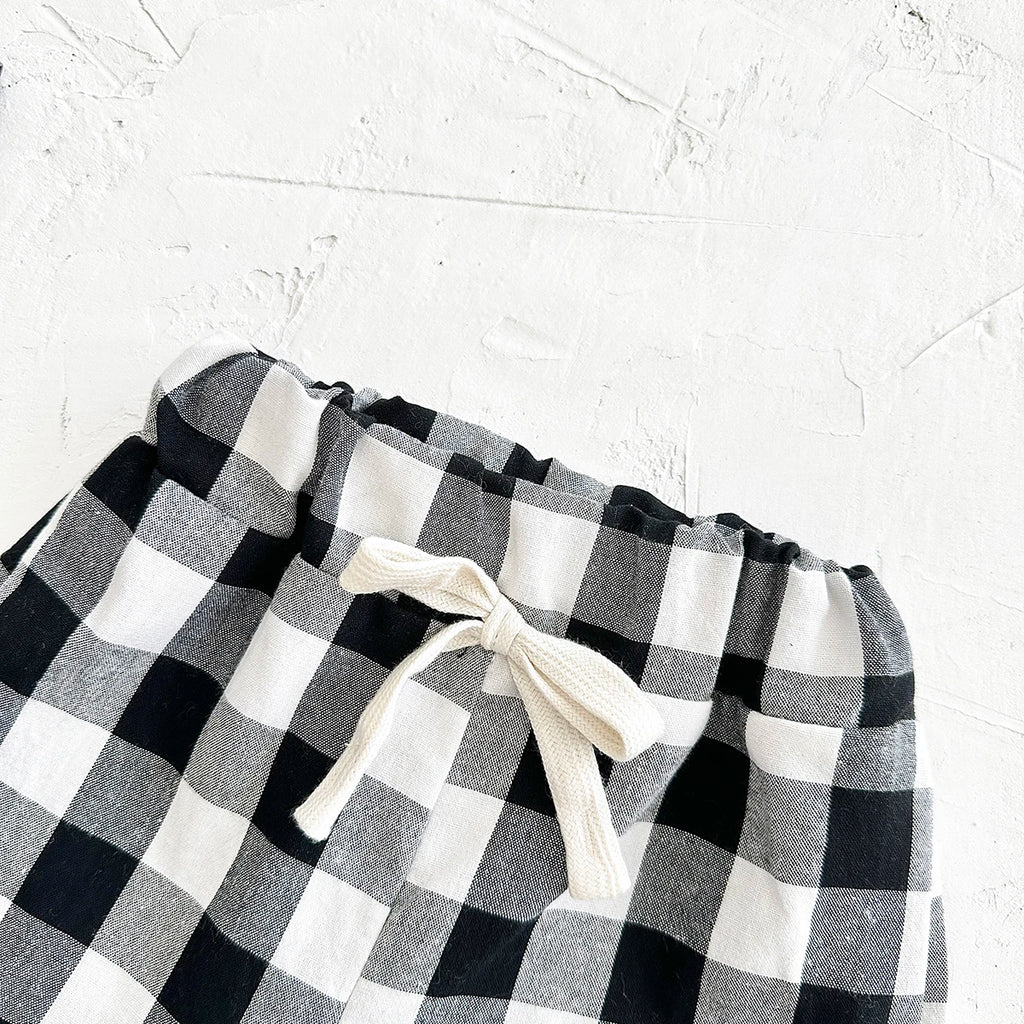 Neugeborene Babykleidung Set für Jungen und Mädchen, lässig, 2-teilig, mit Buchstaben bedrucktes Kurzarm-T-Shirt + karierte Shorts, Baby-Outfit 0-3 Jahre