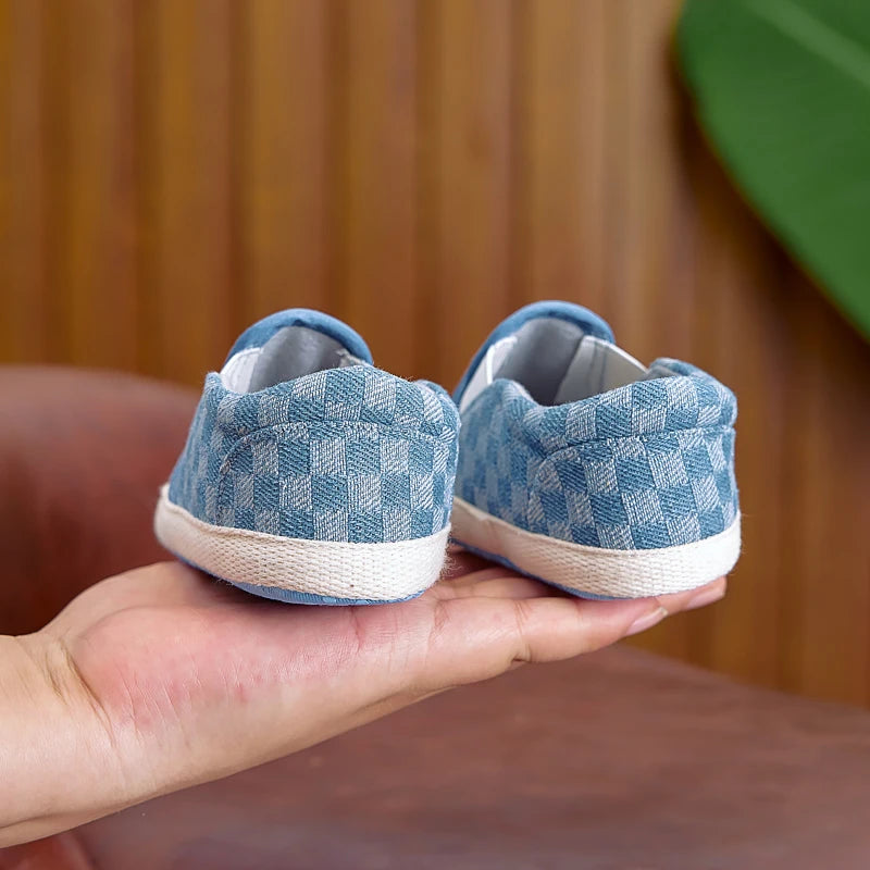 Spring, Autumn, and Summer Cloth Shoes for Babies Aged 0-1, Casual and Fashionable Slip-On Soft-Soled Shoes for Boys and Girls, Suitable for Both Indoor and Outdoor Use