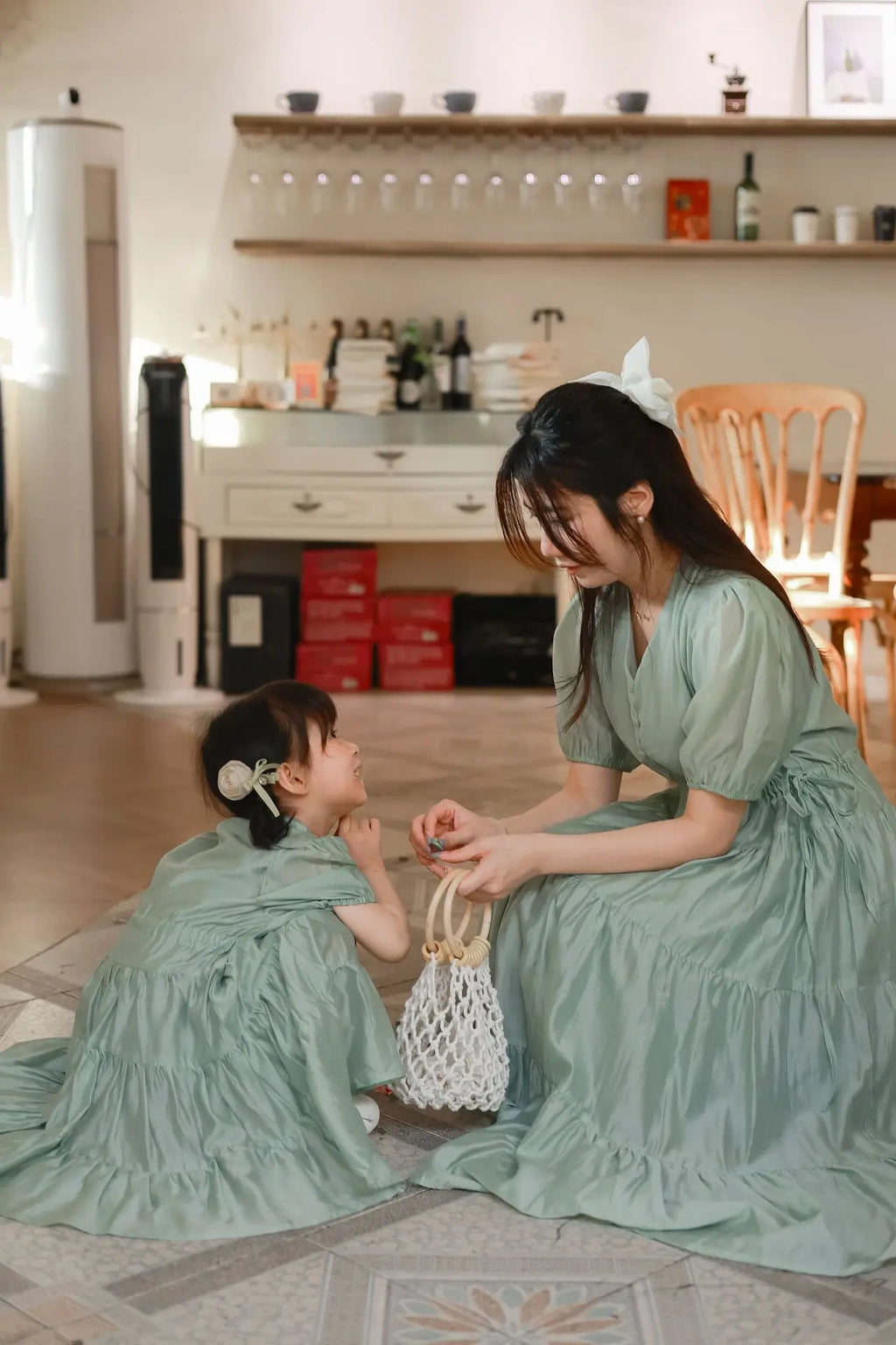 Mother and Daughter Elegant Dresses for Women Mom and Baby Girls Equal Dress White Green Color Mommy and Me Matching Clothing