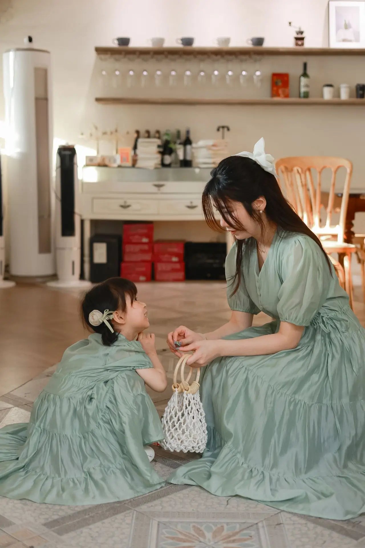 Mother and Daughter Elegant Dresses for Women Mom and Baby Girls Equal Dress White Green Color Mommy and Me Matching Clothing