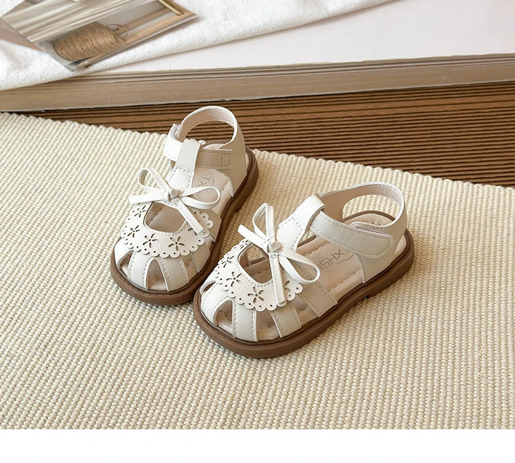 2026 Baby girl sandals, summer soft-soled princess shoes for girls, breathable perforated toe shoes, and baby walking shoes