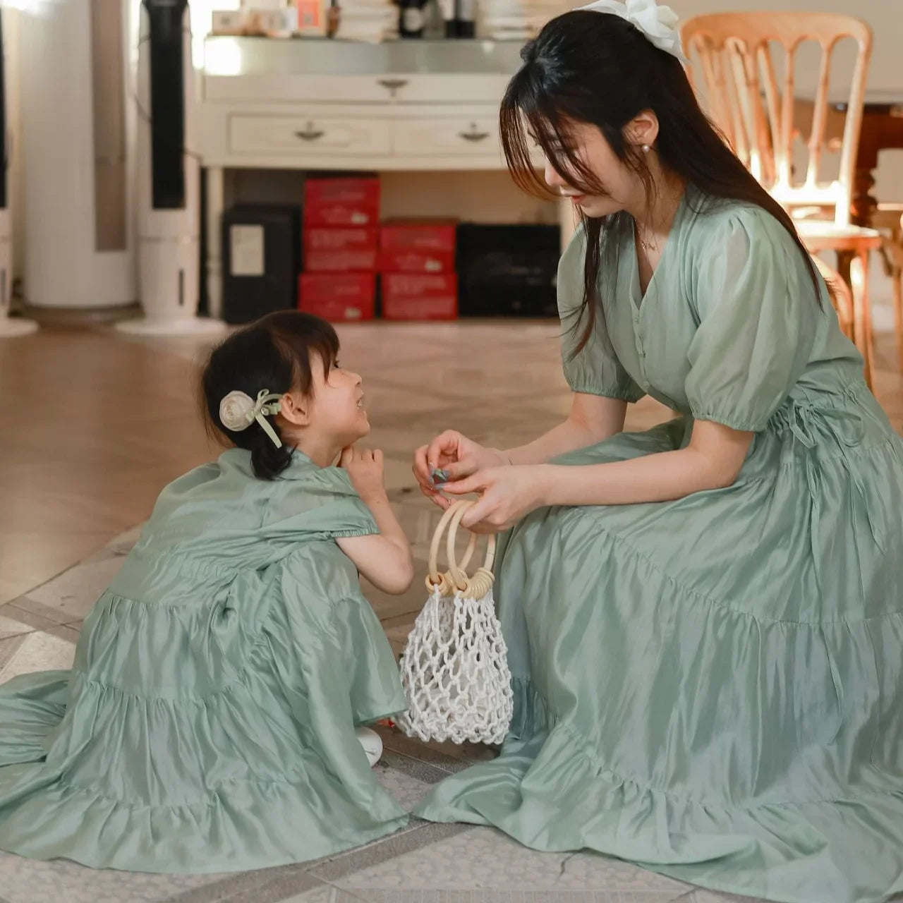 Mother and Daughter Elegant Dresses for Women Mom and Baby Girls Equal Dress White Green Color Mommy and Me Matching Clothing