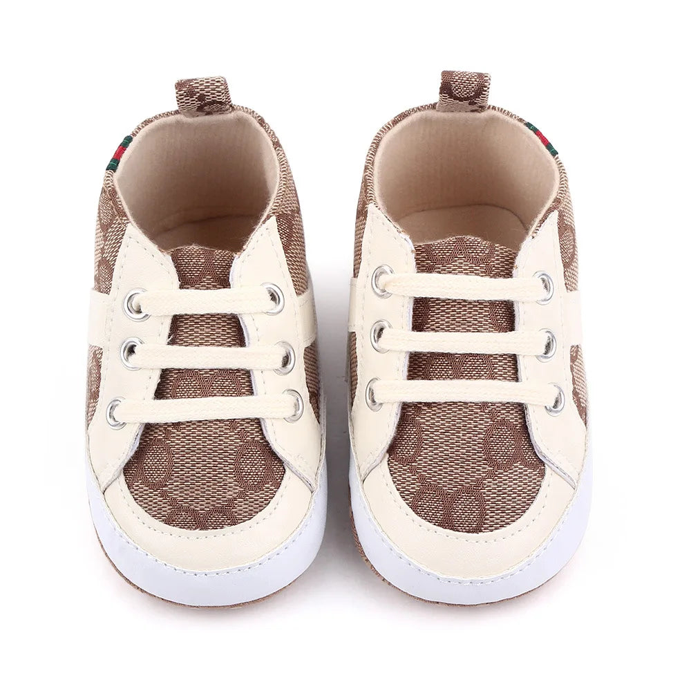 Neugeborenen-Babyschuhe Lässige High-Top-Modell Non-Slip Sneakers Jungen Weiche Sohle Rutschfeste Kleinkind-Outdoor-Schuhe Lauflernschuhe