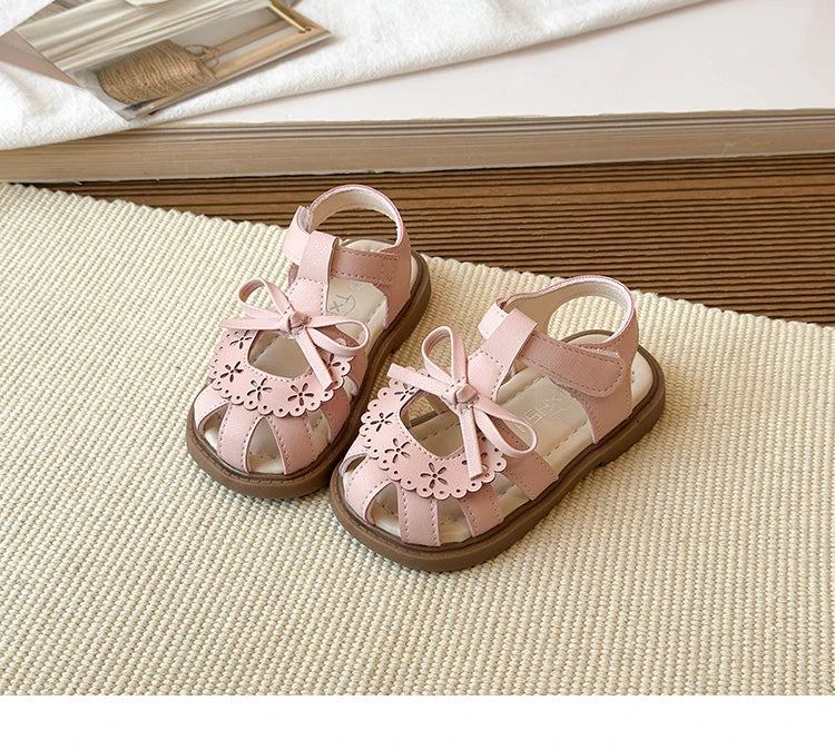 2026 Baby girl sandals, summer soft-soled princess shoes for girls, breathable perforated toe shoes, and baby walking shoes