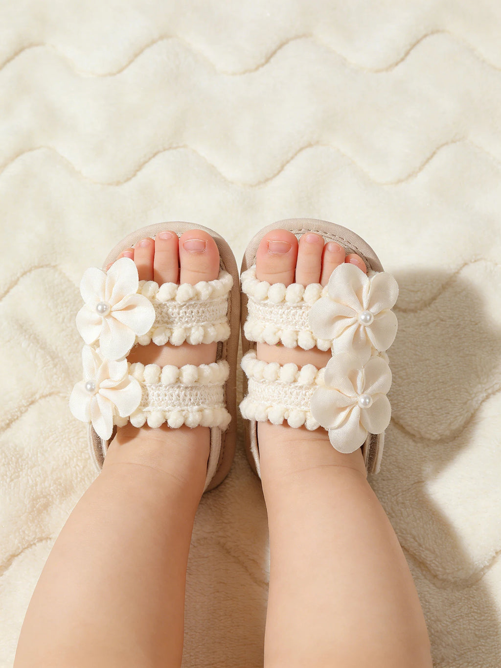 Cute princess baby shoes with spring and autumn small flower soft sole suitable for 0-1 year old babies to wear