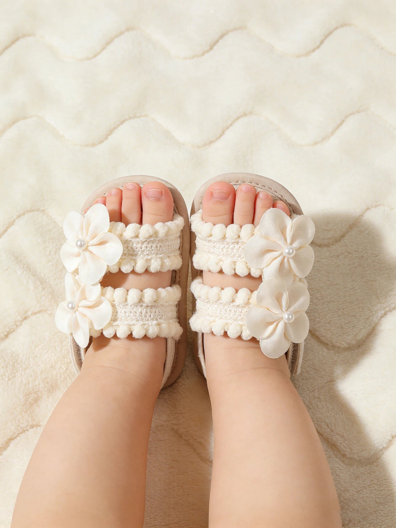 Cute princess baby shoes with spring and autumn small flower soft sole suitable for 0-1 year old babies to wear