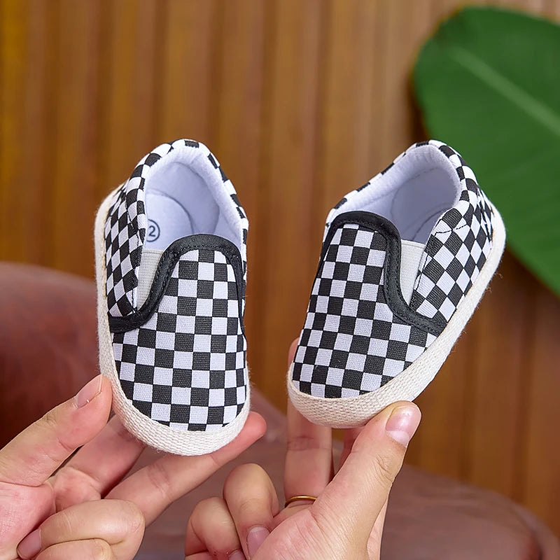 Spring, Autumn, and Summer Cloth Shoes for Babies Aged 0-1, Casual and Fashionable Slip-On Soft-Soled Shoes for Boys and Girls, Suitable for Both Indoor and Outdoor Use