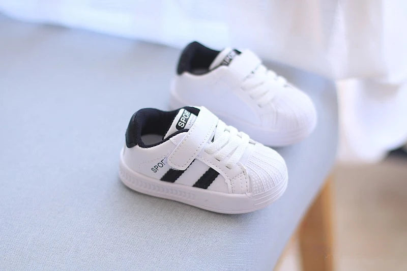 2026 autumn and winter new baby casual sports shoes for boys and girls outdoor breathable non slip comfortable walking shoes