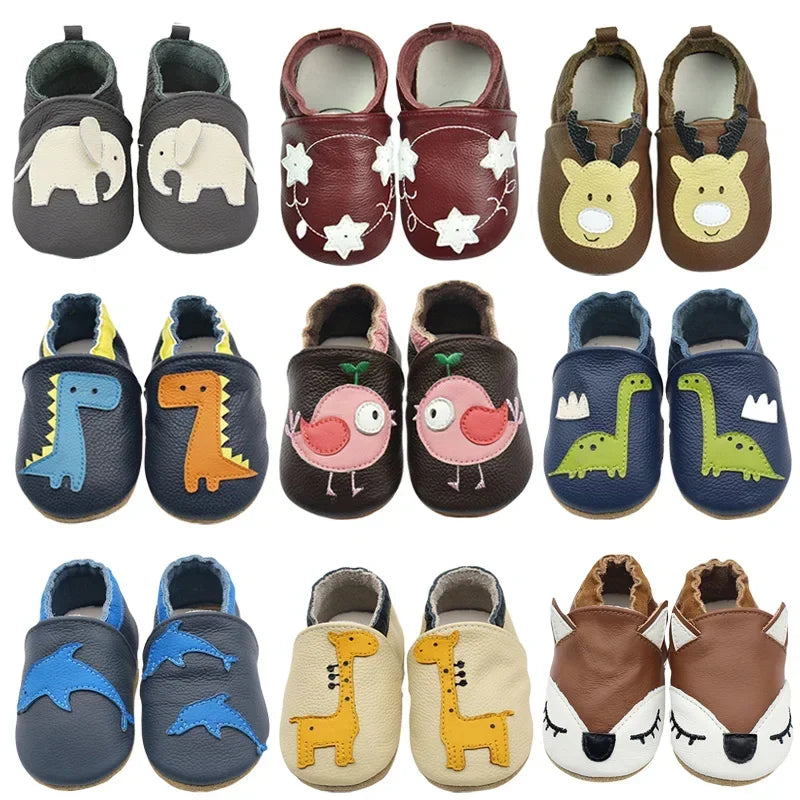 Zapatos de bebé de otoño para niños y niñas, antideslizantes, de piel de oveja suave, zapatillas de deporte con diseño de animales, mocasines para primeros pasos 0-24M