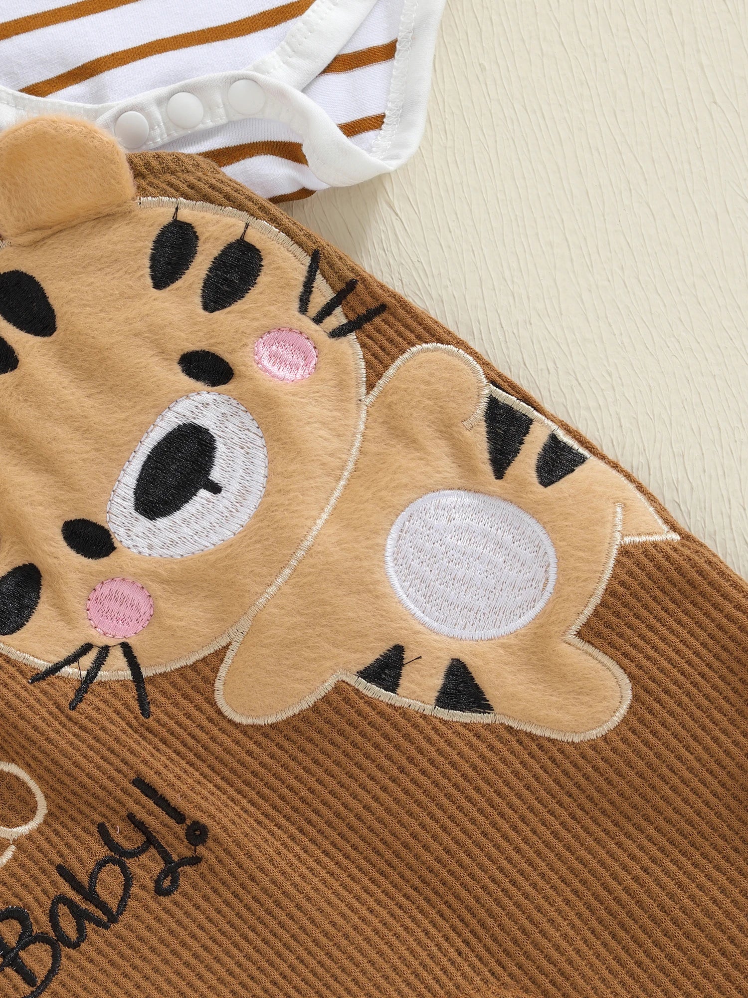 Tregren 0–18 Monate Baby Jungen Bekleidungssets Modischer Langarm gestreifter Strampler mit Tiger bestickter Latzhose und Hut