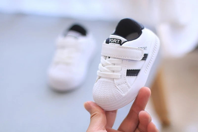 2026 autumn and winter new baby casual sports shoes for boys and girls outdoor breathable non slip comfortable walking shoes