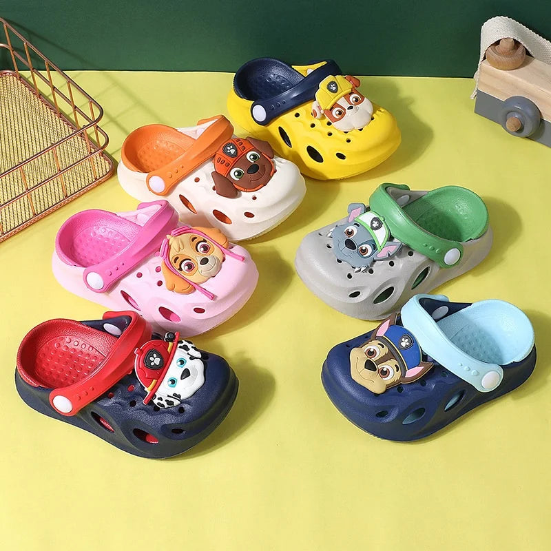 Zuecos de Chase de La Patrulla Canina | Adorable perro 3D + decoración de naturaleza | Correa ajustable | Pantuflas transpirables de EVA para niños pequeños