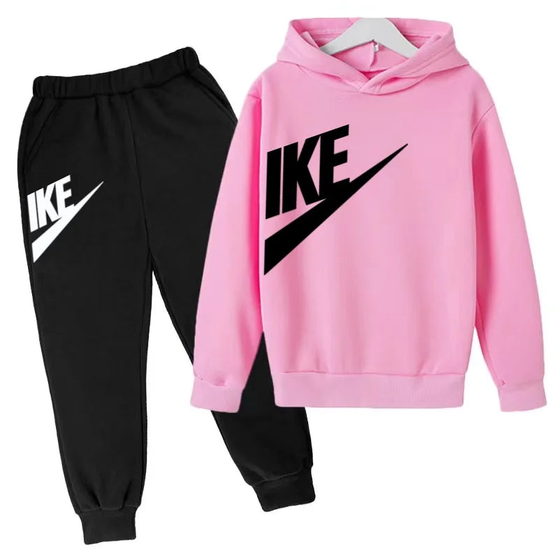The Latest Autumn and Winter Clothing for Boys and Girls Aged 3 to 13,including Two Sets of Sportswear, Casual Trousers and Caps