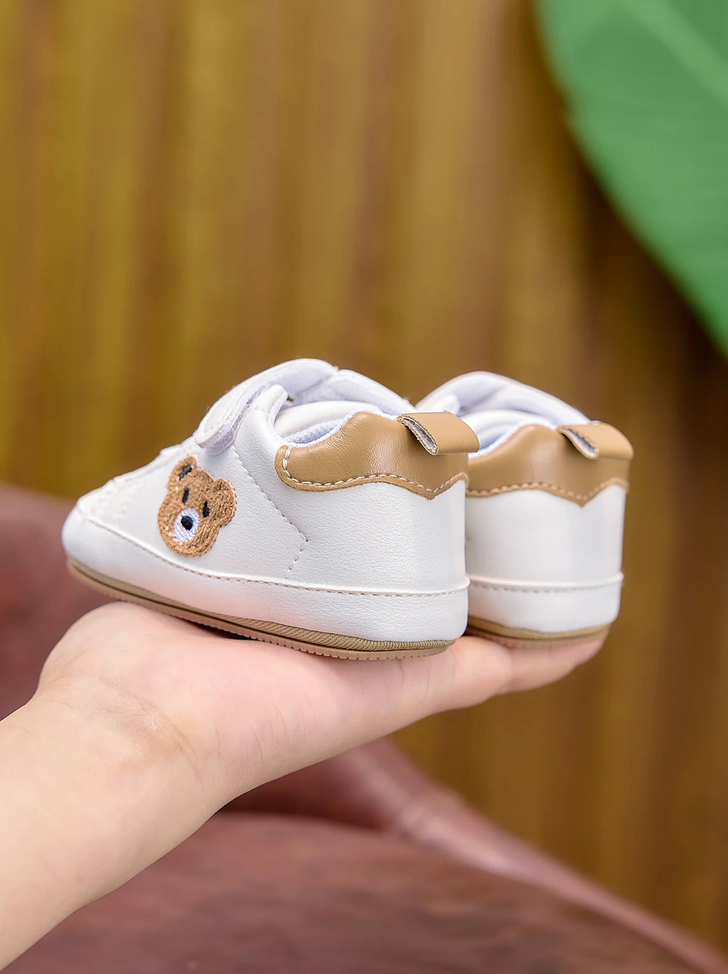 Spring and Autumn Baby Sneakers, Cartoon Bear Embroidery Baby Shoes, Soft-Soled Non-Slip Newborn Walking Shoes, 0-12 Months Unisex Toddler Shoes