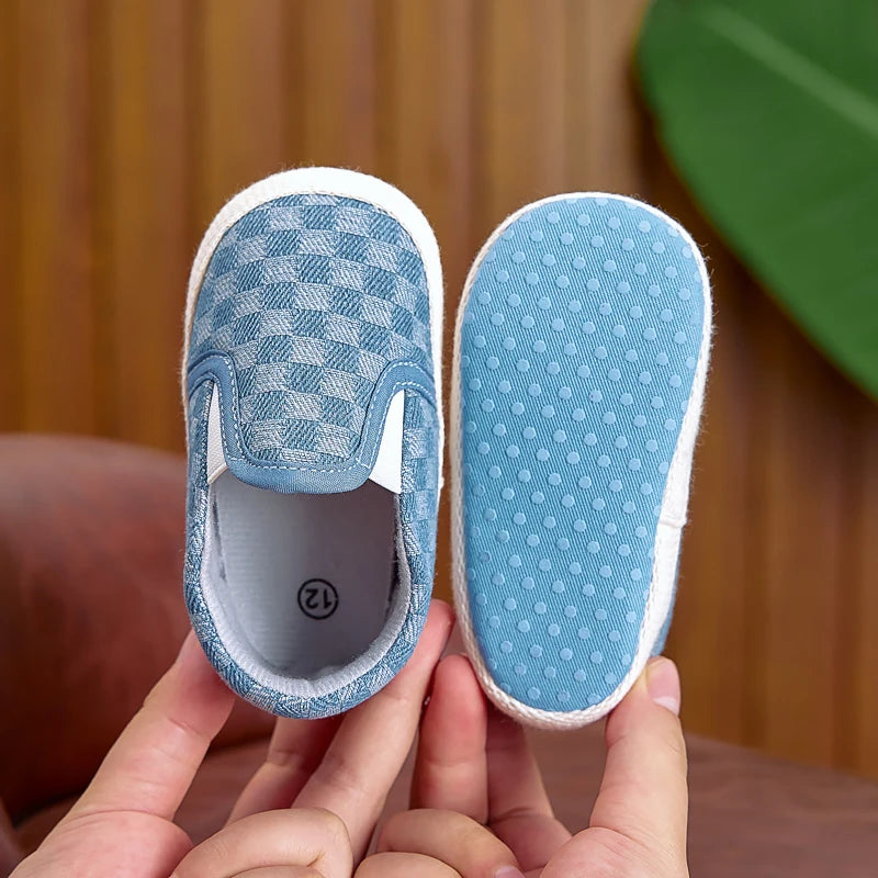 Spring, Autumn, and Summer Cloth Shoes for Babies Aged 0-1, Casual and Fashionable Slip-On Soft-Soled Shoes for Boys and Girls, Suitable for Both Indoor and Outdoor Use