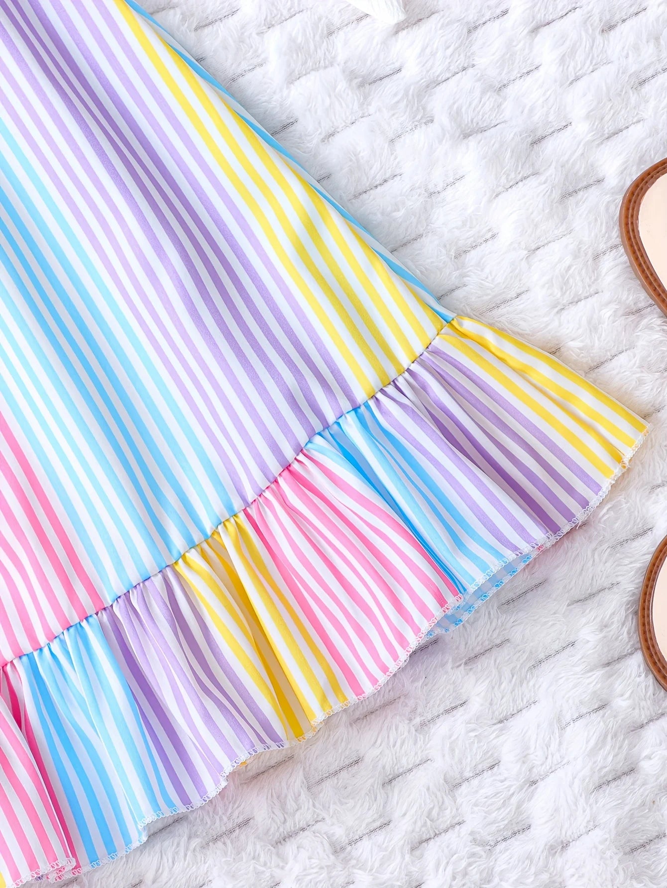 Vestido de verano a rayas de colores con dobladillo de volantes para niñas, vestido de tirantes para vacaciones de verano en la playa para niños