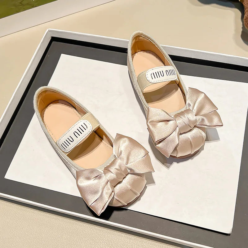 Baby Girls Beautiful Hollow Flat Sandals 2026 Casual Soft Cartoon Bow Students Cute Comfortable Elegant Kids Daily Summer