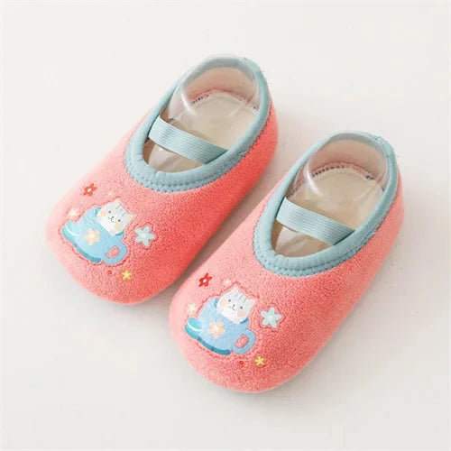 Zapatos antideslizantes de dibujos animados para bebés y niñas, zapatillas de invierno para interior y exterior, primeros zapatos para caminar para bebés con suela de goma