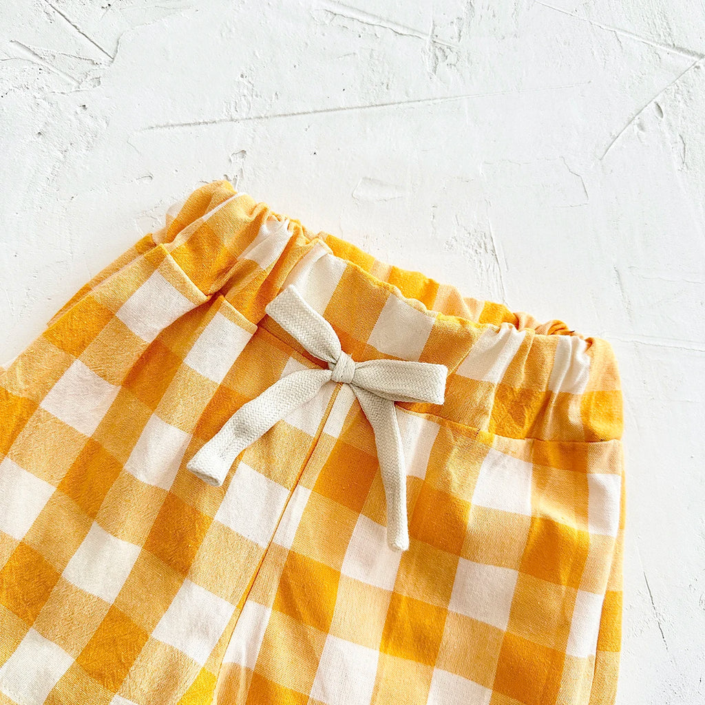 Neugeborene Babykleidung Set für Jungen und Mädchen, lässig, 2-teilig, mit Buchstaben bedrucktes Kurzarm-T-Shirt + karierte Shorts, Baby-Outfit 0-3 Jahre