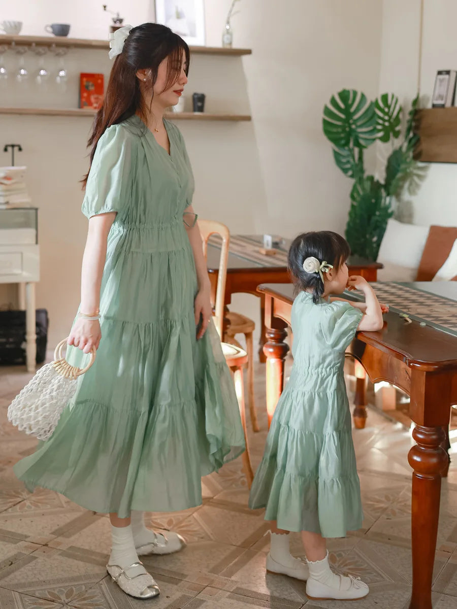 Mother and Daughter Elegant Dresses for Women Mom and Baby Girls Equal Dress White Green Color Mommy and Me Matching Clothing