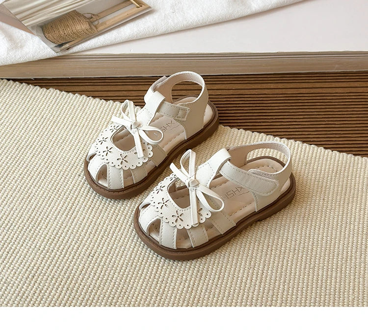 2026 Baby girl sandals, summer soft-soled princess shoes for girls, breathable perforated toe shoes, and baby walking shoes
