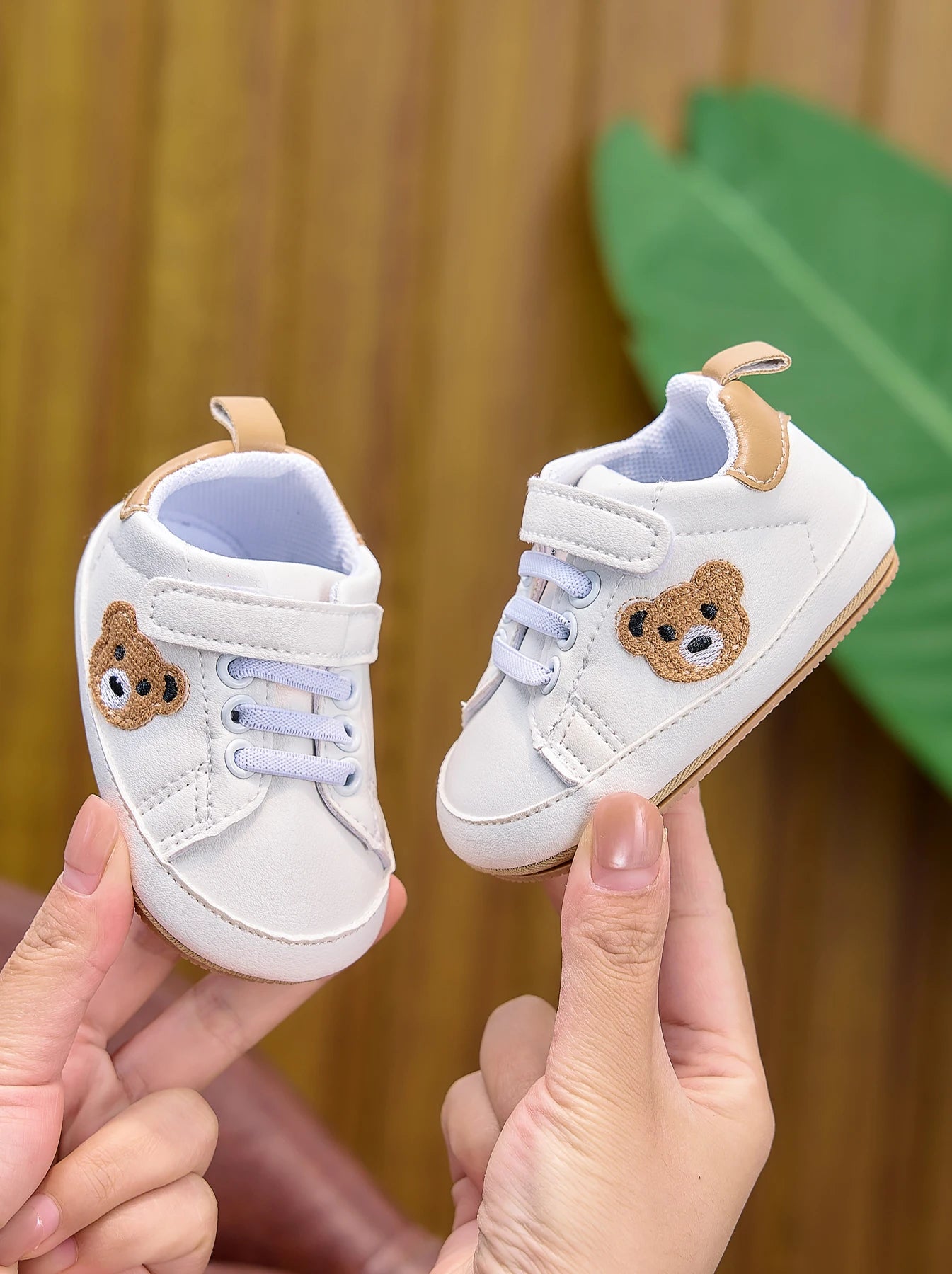 Spring and Autumn Baby Sneakers, Cartoon Bear Embroidery Baby Shoes, Soft-Soled Non-Slip Newborn Walking Shoes, 0-12 Months Unisex Toddler Shoes