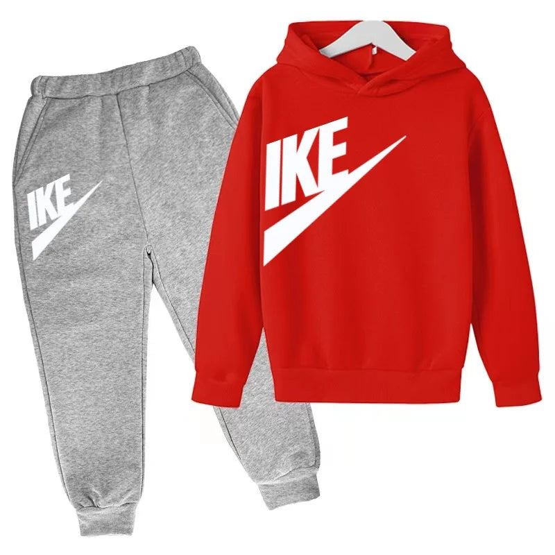 The Latest Autumn and Winter Clothing for Boys and Girls Aged 3 to 13,including Two Sets of Sportswear, Casual Trousers and Caps