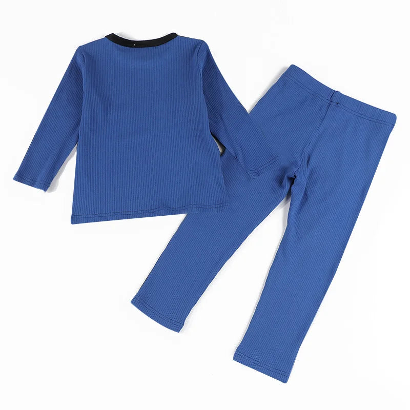 Jungen Schlafanzug Set blaues schwarzes Oberteil und Hose Kinderkleidung für Jungen und Mädchen Rundhals Winter Velours Vorderseite Rippen Rückseite