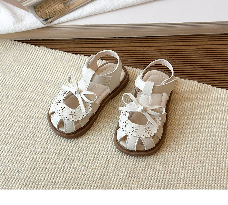 2026 Baby girl sandals, summer soft-soled princess shoes for girls, breathable perforated toe shoes, and baby walking shoes