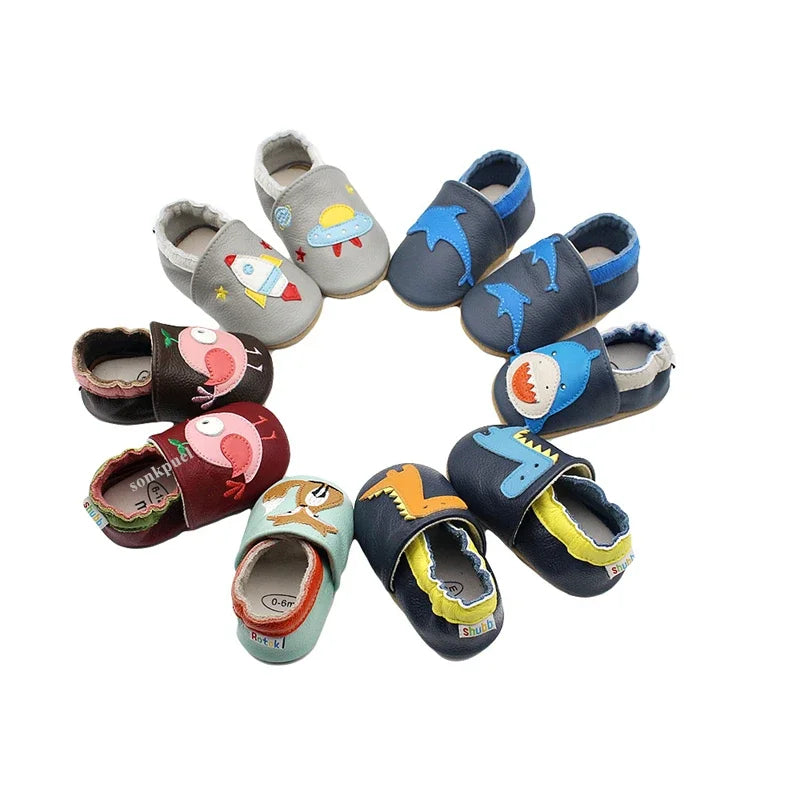 Zapatos de bebé de otoño para niños y niñas, antideslizantes, de piel de oveja suave, zapatillas de deporte con diseño de animales, mocasines para primeros pasos 0-24M