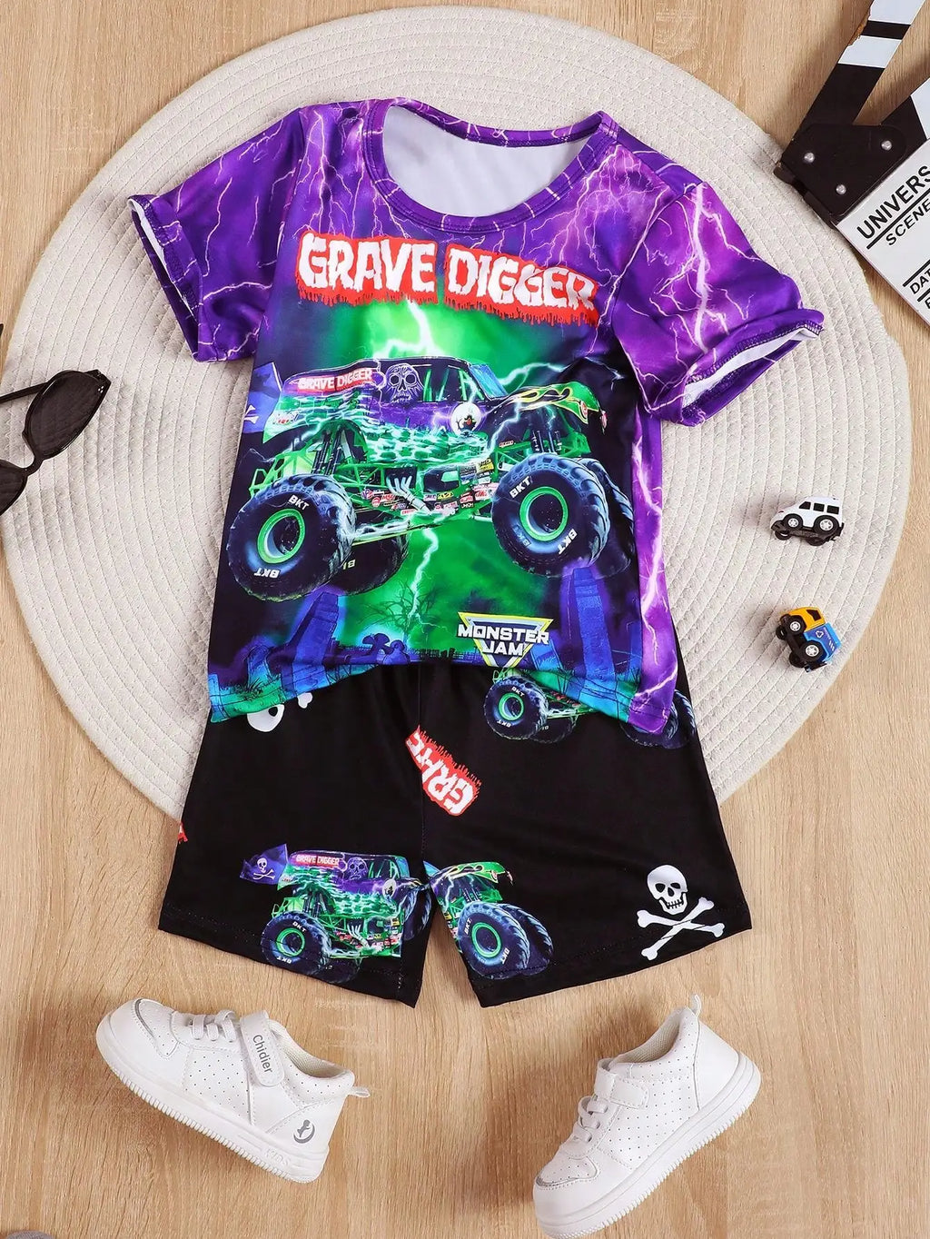 Jungen Sommerkleidung - kurzärmliges Oberteil und Shorts mit Cartoon-Autodruck, stylisch, lässig, bequem